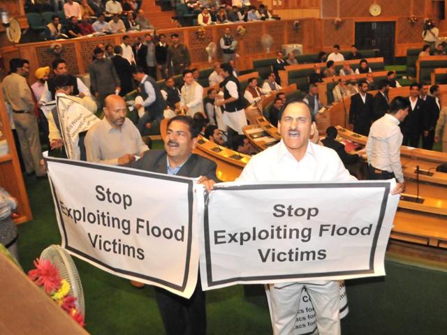 National Conference members raised slogans against the beef ban, failure of government in rehabilitating flood victims and imposition of helicopter tax for pilgrims. (Waseem Andrabi/HT )