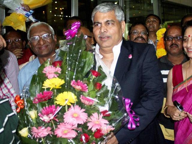 Newly-elected BCCI President Shashank Manohar is welcomed at the Baba Sahab International Airport in Nagpur, on October 4, 2015. (PTI Photo) Newly-elected BCCI President Shashank Manohar is welcomed at the Baba Sahab International Airport in Nagpur, on October 4, 2015. (PTI Photo)