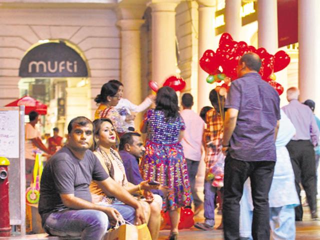 The NDMC has accepted Delhi tourism ministry’s proposals to promote night life in Connaught Place. (Arvind Yadav/ HT Photo) The NDMC has accepted Delhi tourism ministry’s proposals to promote night life in Connaught Place. (Arvind Yadav/ HT Photo)