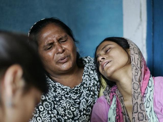 Family members mourn after Ikhlaq’s lynching. (Burhaan Kinu / HT Photo) Family members mourn after Ikhlaq’s lynching. (Burhaan Kinu / HT Photo)