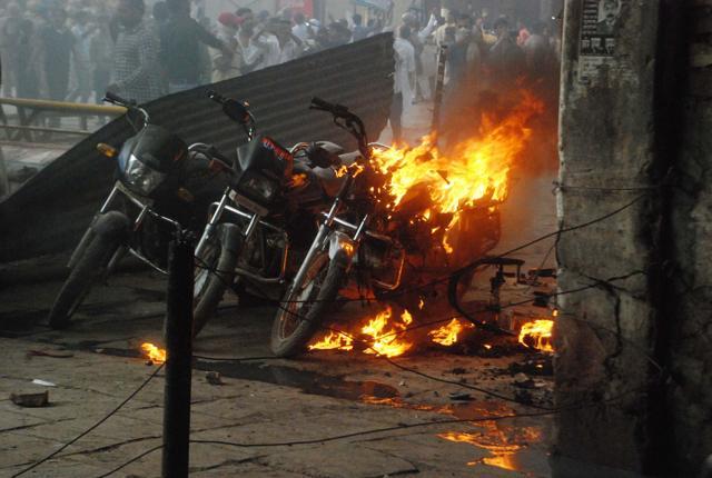 Motorbikes set on fire during the protests. (Rajesh Kumar/ HT Photo) Motorbikes set on fire during the protests. (Rajesh Kumar/ HT Photo)