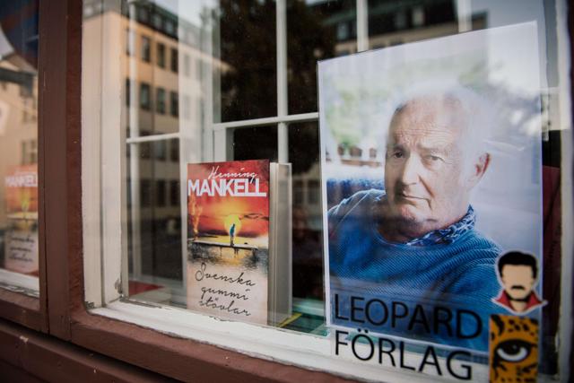 A picture of Swedish crime writer Henning Mankell and copies of some of his books are displayed inside a window of the Swedish publishing company Leopard in Stockholm on October 5, 2015. (AFP PHOTO) A picture of Swedish crime writer Henning Mankell and copies of some of his books are displayed inside a window of the Swedish publishing company Leopard in Stockholm on October 5, 2015. (AFP PHOTO)