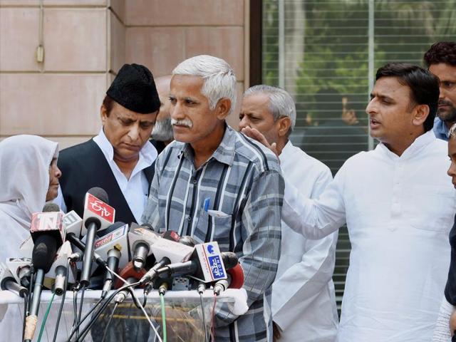 Family members of Ikhlaq, who was lynched in Dadri, with Uttar Pradesh chief minister AKhilesh Yadav in Lucknow . (PTI) Family members of Ikhlaq, who was lynched in Dadri, with Uttar Pradesh chief minister AKhilesh Yadav in Lucknow . (PTI)
