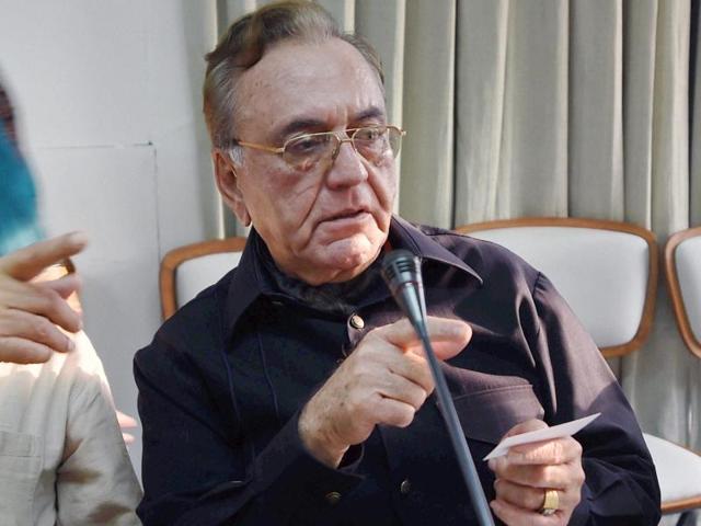 Former union minister Mani Shankar Aiyar and fomer Pakistan foreign minister Khurshid Mahmud Kasuri during a seminar in New Delhi. (PTI)
