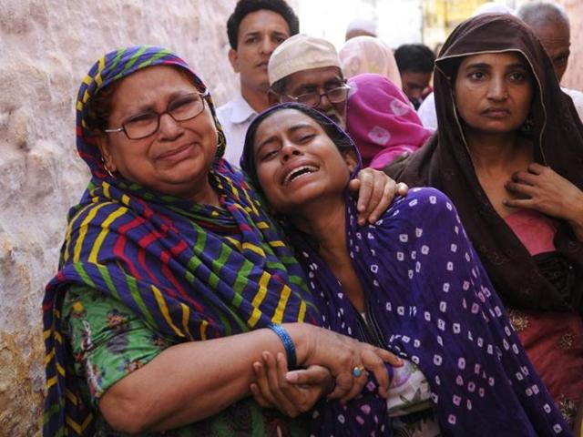 Family members of Ikhlaq mourn during his funeral at their village in Bisada Greater Noida, India, on Tuesday. (Burhaan Kinu/ HT Photo) Family members of Ikhlaq mourn during his funeral at their village in Bisada Greater Noida, India, on Tuesday. (Burhaan Kinu/ HT Photo)