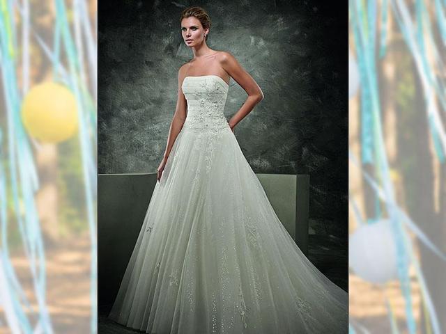 Dress by Divina Sposa - Collection 2016. Lace bustier dress, tulle and organza to lace-up in the back. (AFP Photo)