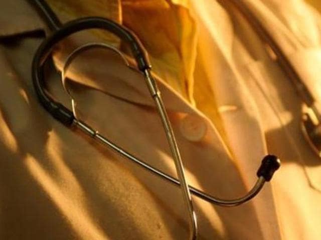 Alleged negligence of a doctor has led to the death of a pregnant woman and her unborn child (HT Photo) Alleged negligence of a doctor has led to the death of a pregnant woman and her unborn child (HT Photo)