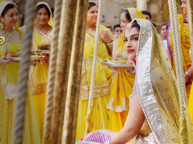 Sonam Kapoor channels princess chic in Prem Ratan Dhan Paayo. 