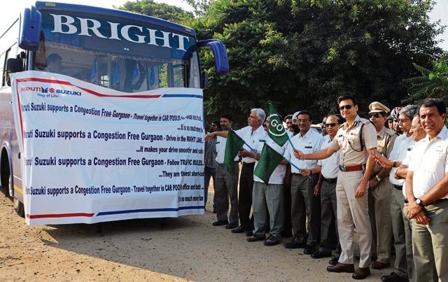 Gurgaon CP flags off the shuttle bus service from Leisure Valley ground. (Parveen Kumar/HT Photo) Gurgaon CP flags off the shuttle bus service from Leisure Valley ground. (Parveen Kumar/HT Photo)