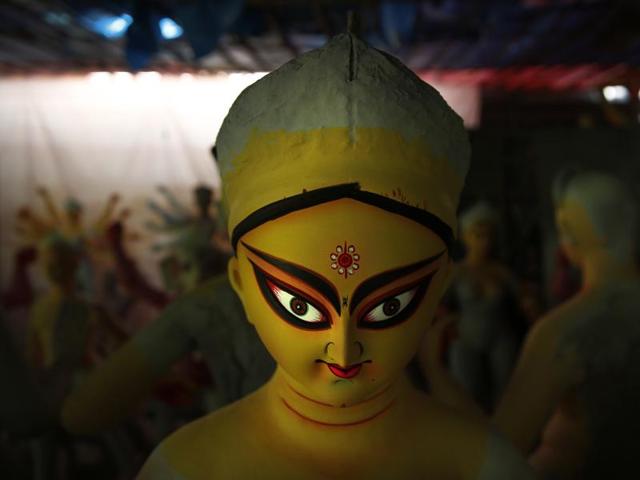 An incomplete idol of Hindu Goddess Durga stands at a workshop ahead of the upcoming Durga Puja festival .(AP photo) An incomplete idol of Hindu Goddess Durga stands at a workshop ahead of the upcoming Durga Puja festival .(AP photo)