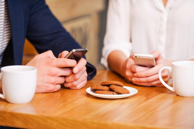 Time to put down that phone and actually talk to your date. (Shutterstock)