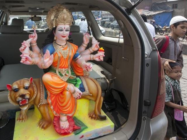 Preparing for Navratri with lights, sound and bling | Mumbai news -  Hindustan Times