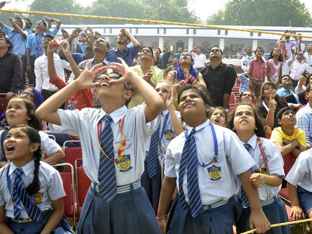 School children witness the full dress rehearsal of the Indian Air Force day parade, ahead of the 83rd air force day, at Hindon airbase, in Ghaziabad. (Sakib Ali/ HT Photo)