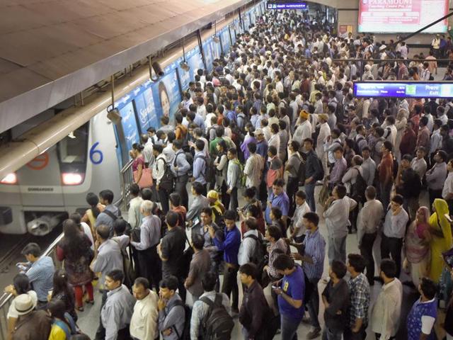 Despite being a success, there are serious problems that the Delhi Metro commuters face today. (Saumya Khandelwal/ HT Photo) Despite being a success, there are serious problems that the Delhi Metro commuters face today. (Saumya Khandelwal/ HT Photo)