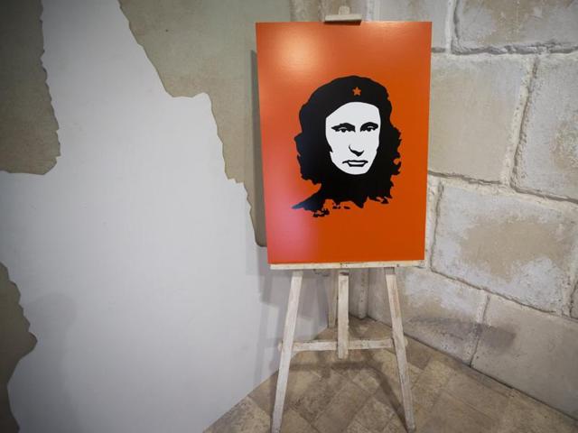 An artwork showing Russian President Vladimir Putin as Argentine revolutionary leader Ernesto Che Guevara is displayed at the "Putin Universe" exhibition in Moscow. (AP Photo)
