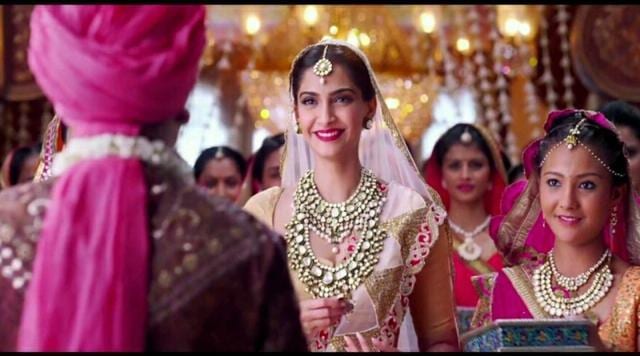 Sonam Kapoor in a still from Prem Ratan Dhan Payo. (YOUTUBE)