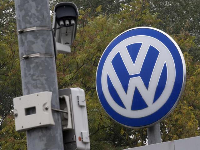 A Volkswagen logo stands next to a CCTV security camera in Wolfsburg, Germany. Volkswagen chief executive Matthias Mueller said, in an interview with a German newspaper, that the company would launch a recall for cars affected by its diesel emissions crisis in January and complete the fix by the end of next year. (Reuters Photo) A Volkswagen logo stands next to a CCTV security camera in Wolfsburg, Germany. Volkswagen chief executive Matthias Mueller said, in an interview with a German newspaper, that the company would launch a recall for cars affected by its diesel emissions crisis in January and complete the fix by the end of next year. (Reuters Photo)
