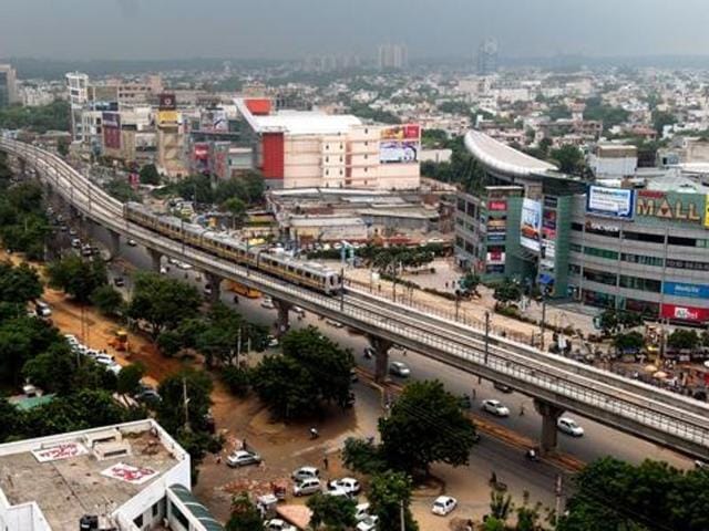 Gurgaon figures among the “dirtiest” cities of the country with an abysmally low rank of 466 out of 476 in the rankings released by the Union urban development ministry. (Livemint photo) Gurgaon figures among the “dirtiest” cities of the country with an abysmally low rank of 466 out of 476 in the rankings released by the Union urban development ministry. (Livemint photo)