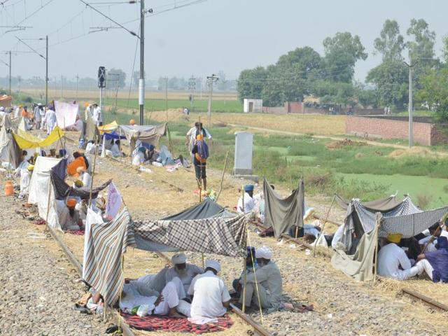 Farmers block train tracks during the third day of their protest against the central and Punjab government’s anti-farmer policies at Muchhal village near Tangra ,28 kms from Amritsar on Friday . (Sameer Sehgal/HT PhotoRail roko, blockade) Farmers block train tracks during the third day of their protest against the central and Punjab government’s anti-farmer policies at Muchhal village near Tangra ,28 kms from Amritsar on Friday . (Sameer Sehgal/HT PhotoRail roko, blockade)
