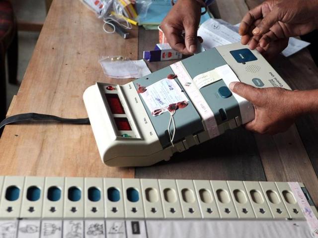 The election commission, the SEC said, is only concerned with violence inside polling booths and that simply did not take place in either Salt Lake or Asansol.(AFP photo)