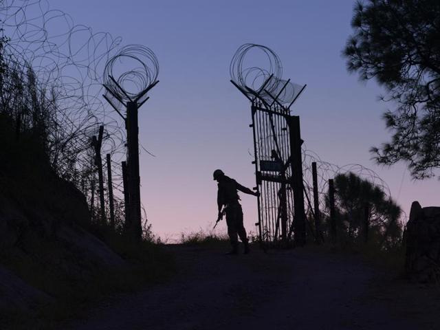 An Indian Army soldier closes the gates on the fence near the LoC separating India and Pakistan in Barasingha area near Bhimber Gali.(Gurinder Osan / Hindustan Times) An Indian Army soldier closes the gates on the fence near the LoC separating India and Pakistan in Barasingha area near Bhimber Gali.(Gurinder Osan / Hindustan Times)