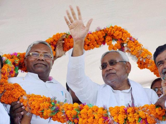 Bihar chief minister Nitish Kumar is garlanded at an election rally at Imamganj in Gaya. (PTI)