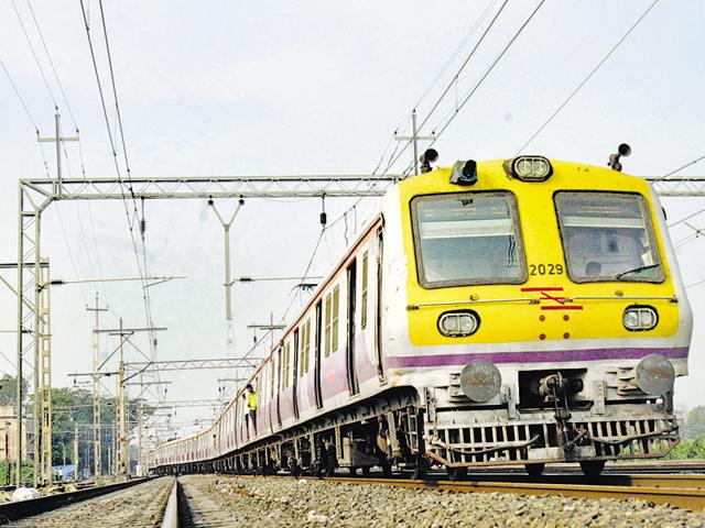 MP Rajan Vichare (centre) shows a railway ticket, as Sunil Kumar Sood, GM, CR (extreme left) and GC Agarwal, GM, WR look on. (HT photo)
