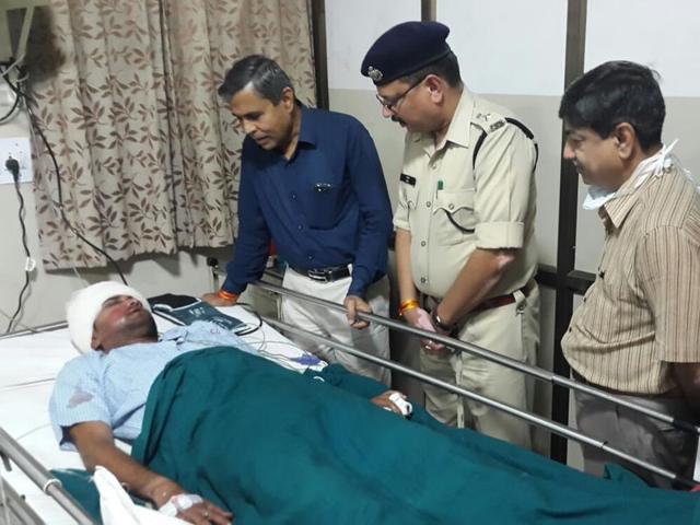 Journalist Ashish Vishwakarma is undergoing treatment in a Jabalpur hospital. (HT photo) Journalist Ashish Vishwakarma is undergoing treatment in a Jabalpur hospital. (HT photo)