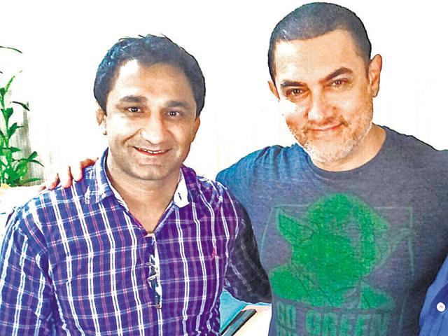 Arjun awardee Kripa Sankar Vishnoi with Aamir Khan. (HT photo) Arjun awardee Kripa Sankar Vishnoi with Aamir Khan. (HT photo)