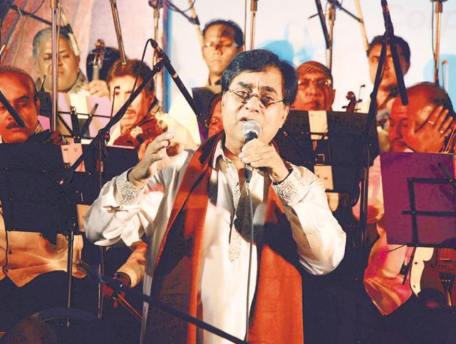Jagjit Singh at the Odyssey Ghazal Symphony in Mumbai. (File photo)(Getty Images)