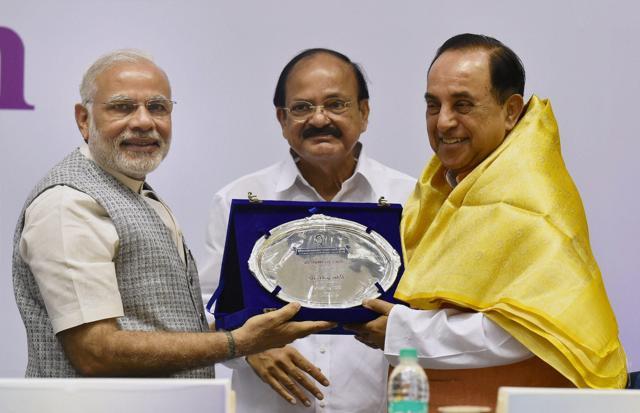 Prime Minister Narendra Modi felicitates BJP leader Subramanian Swamy during the 'Loktantra Prahari Abhinandan' event in New Delhi. (PTI) Prime Minister Narendra Modi felicitates BJP leader Subramanian Swamy during the 'Loktantra Prahari Abhinandan' event in New Delhi. (PTI)