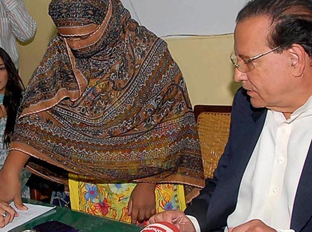 A file photograph shows Pakistani Punjab governor Salman Taseer (R). Taseer was murdered in 2011 for opposing Pakistan’s blasphemy laws (AFP Photo) A file photograph shows Pakistani Punjab governor Salman Taseer (R). Taseer was murdered in 2011 for opposing Pakistan’s blasphemy laws (AFP Photo)