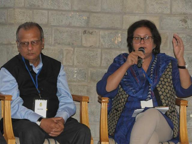 Namrita Gokhele(right) and Ashok Dilwali (left) during the Khuswant Singh Lit Fest in Kasauli. (KeshaV Singh/HT )