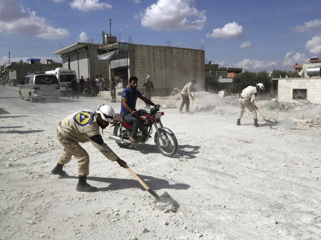 Civil defence members remove rubble from a site hit by what activists said were airstrikes carried out by the Russian air force in Kafranbel, near Idlib in Syria.(REUTERS)