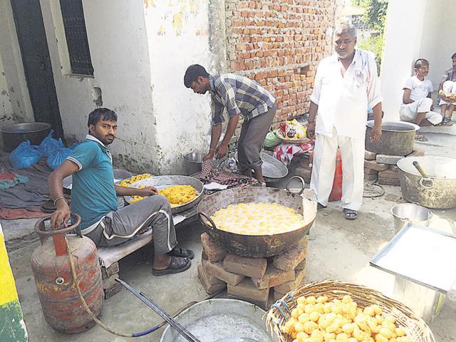 Sweets being prepared on Saturday for the wedding of sisters Resham and Zaitoon in Bisada village in Dadri. (Saurabh Trivedi/HT Photo) Sweets being prepared on Saturday for the wedding of sisters Resham and Zaitoon in Bisada village in Dadri. (Saurabh Trivedi/HT Photo)
