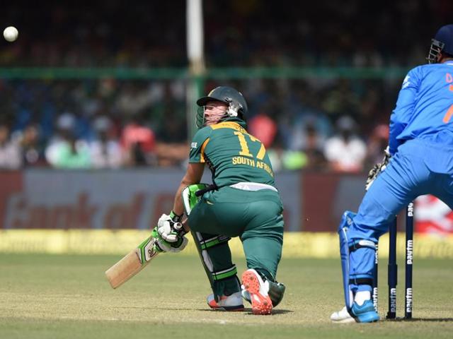 India's captain Mahendra Singh Dhoni (R) looks on as South Africa's captain AB de Villiers plays a shot during the first one day international (ODI) cricket match between India and South Africa at Green Park Stadium in Kanpur. (AFP) India's captain Mahendra Singh Dhoni (R) looks on as South Africa's captain AB de Villiers plays a shot during the first one day international (ODI) cricket match between India and South Africa at Green Park Stadium in Kanpur. (AFP)