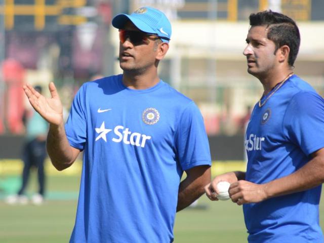 Dhoni and Mohit Sharma during a practice session at Green Park in Kanpur. (Manoj Yadav/ HT Photo) Dhoni and Mohit Sharma during a practice session at Green Park in Kanpur. (Manoj Yadav/ HT Photo)