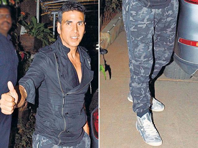 Actor Akshay Kumar sporting blingy shoes. (YOGEN SHAH/HT) 