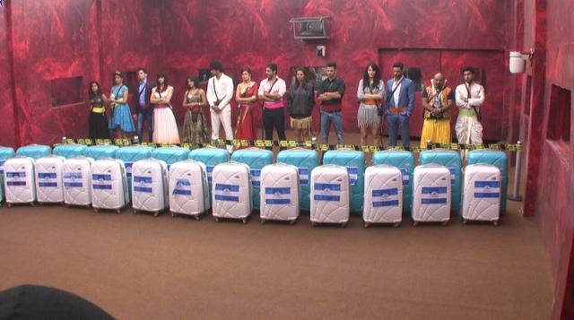 It is announced that each contestant pair will be able to receive the luggage of only one member. (Colors)