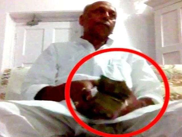 In a video that surfaced on Sunday, JD(U) leader Awadhesh Prasad Kushwaha was purportedly seen taking bribe. (YouTube videograb) In a video that surfaced on Sunday, JD(U) leader Awadhesh Prasad Kushwaha was purportedly seen taking bribe. (YouTube videograb)