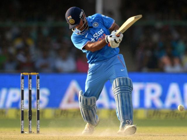 India's captain Mahendra Singh Dhoni plays a shot during the first ODI against South Africa at Green Park Stadium in Kanpur, on October 11, 2015. (AFP Photo)