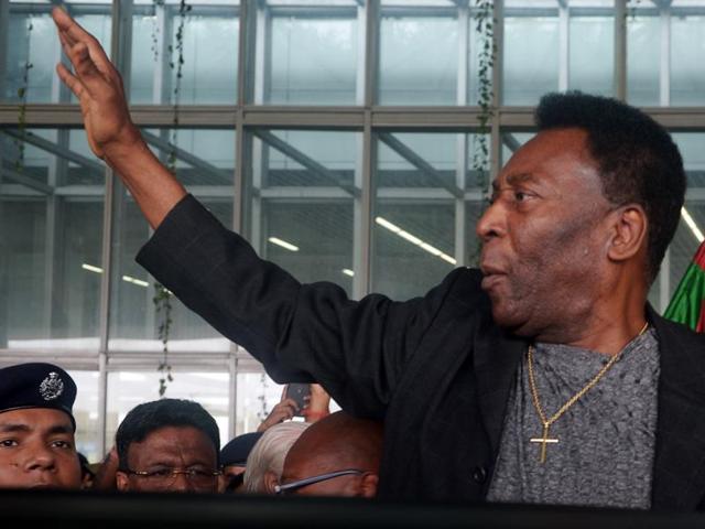 Pele waves to fans after arriving at the Taj hotel in Kolkata for a three-day visit to the city, on October 11, 2015. (Samir Jana/HT Photo) Pele waves to fans after arriving at the Taj hotel in Kolkata for a three-day visit to the city, on October 11, 2015. (Samir Jana/HT Photo)