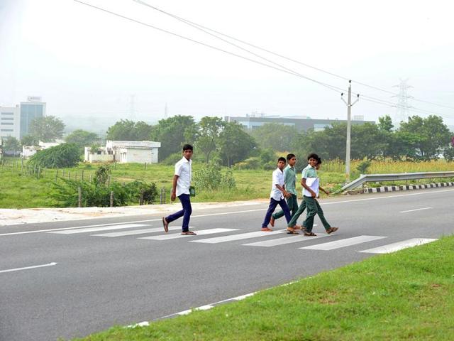 Tribal students cross National Highway 44 to go to school in the village of Peddakunta, some 56 kilometers from Hyderabad. (AFP) Tribal students cross National Highway 44 to go to school in the village of Peddakunta, some 56 kilometers from Hyderabad. (AFP)