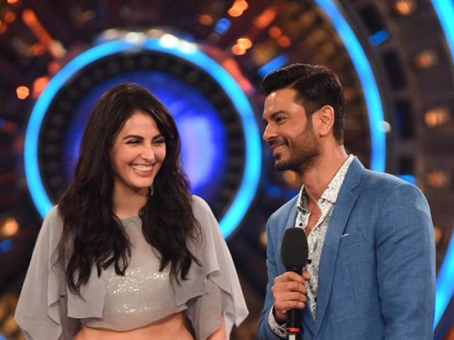 Keith Sequeira and Manadana Karimi entered Bigg Boss 9 as partners. Will Keith continue his 3-month-old relationship with Rochelle or will there be a new bonding? (colors)
