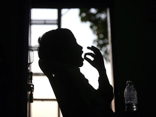 A patient suffering from tuberculosis takes his medicines. (Kalpak Pathak/HT Photo) A patient suffering from tuberculosis takes his medicines. (Kalpak Pathak/HT Photo)