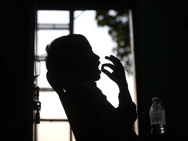 A patient suffering from tuberculosis takes his medicines. (Kalpak Pathak/HT Photo) A patient suffering from tuberculosis takes his medicines. (Kalpak Pathak/HT Photo)