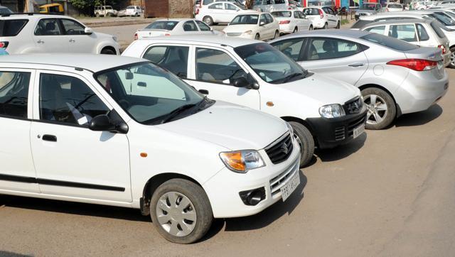 For now, the MC will run the parking lot with a parking ticket of Rs 10 for a car and Rs 5 for two-wheeler. (HT Photo) For now, the MC will run the parking lot with a parking ticket of Rs 10 for a car and Rs 5 for two-wheeler. (HT Photo)