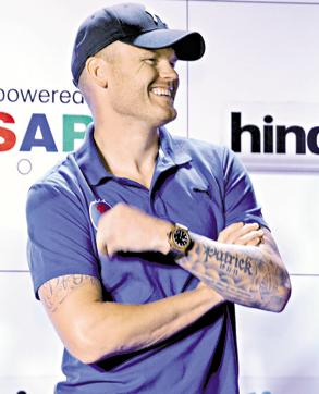 Delhi Dynamos and ex-Liverpool player John Arne Riise visited HT GIFA Gurgaon to wish the finalists luck. (Parveen Kumar/HT Photo)