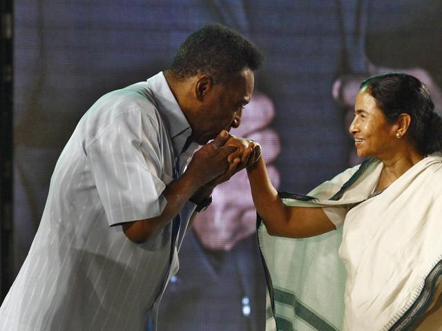 Legendary Brazilian soccer player Pele (L) kisses the hand of West Bengal Chief Minister Mamata Banerjee during a ceremony at Netaji Indoor Stadium in Kolkata. (REUTERS Photo)