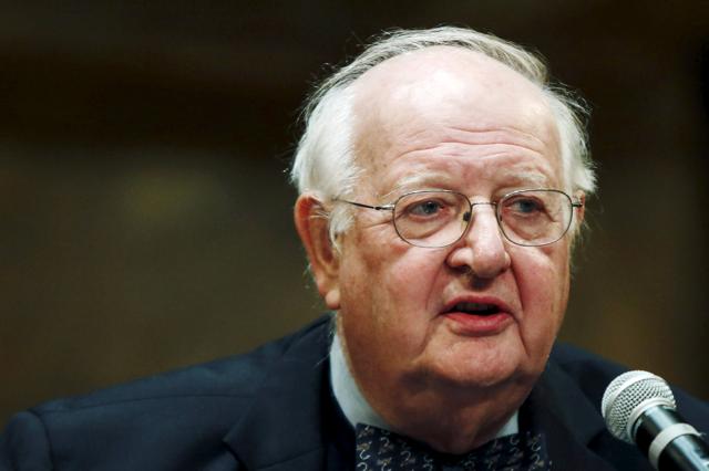 British-born economist Angus Deaton of Princeton University speaks in a news conference after winning the 2015 economics Nobel Prize. Deaton’s work has shown how poverty affects health and consumption patterns. (REUTERS Photo) British-born economist Angus Deaton of Princeton University speaks in a news conference after winning the 2015 economics Nobel Prize. Deaton’s work has shown how poverty affects health and consumption patterns. (REUTERS Photo)